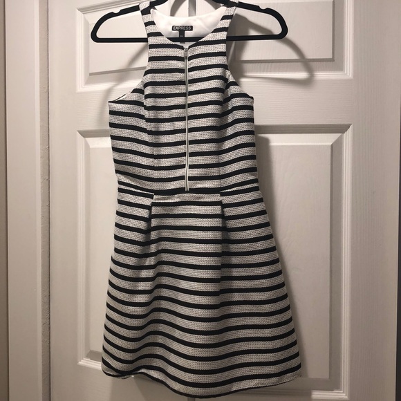 Express Short B&W Stripped Dress with Pockets - Picture 1 of 4